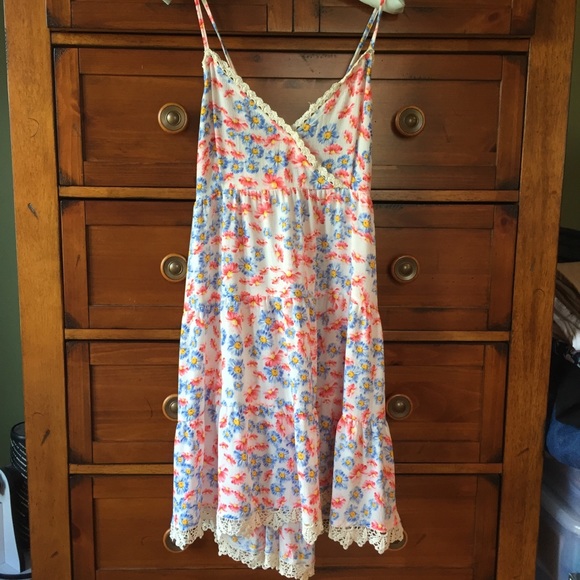 entro Dresses & Skirts - Entro daisy print sundress